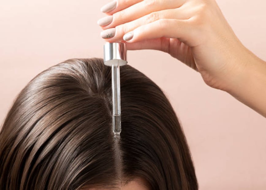 Las concentraciones bajas de minoxidil son las más seguras para la mayoría de personas. Foto: Unsplash