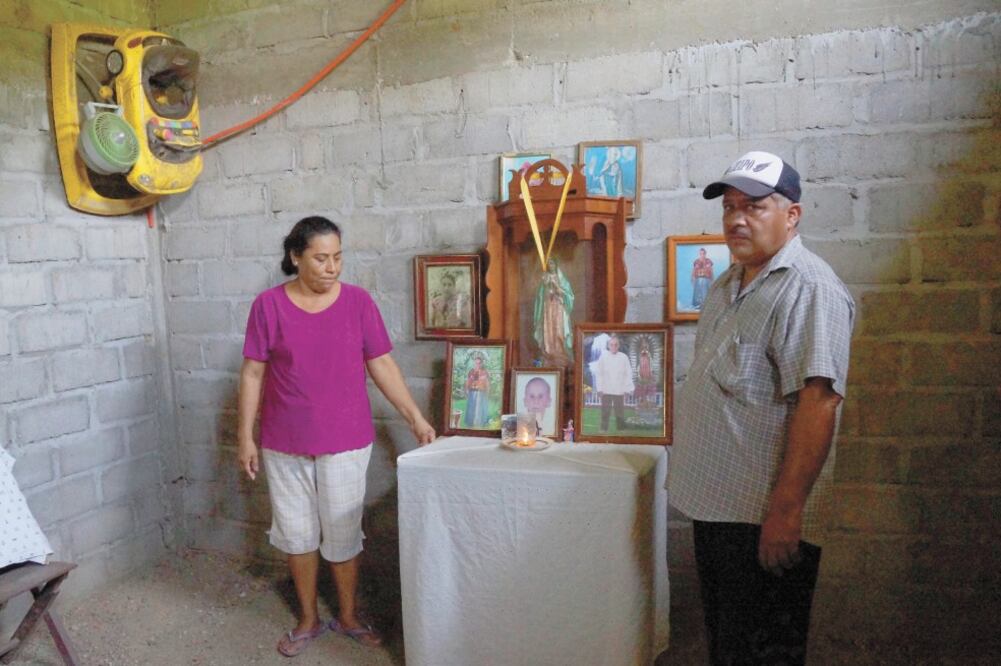 La falta de personal y el apego al presupuesto para el ejercicio fiscal 2019 son las razones por las que no se han logrado cubrir al 100% las verificaciones a los damnificados, como en el caso de Eusebio López. Fotos: EDWIN HERNÁNDEZ. EL UNIVERSAL