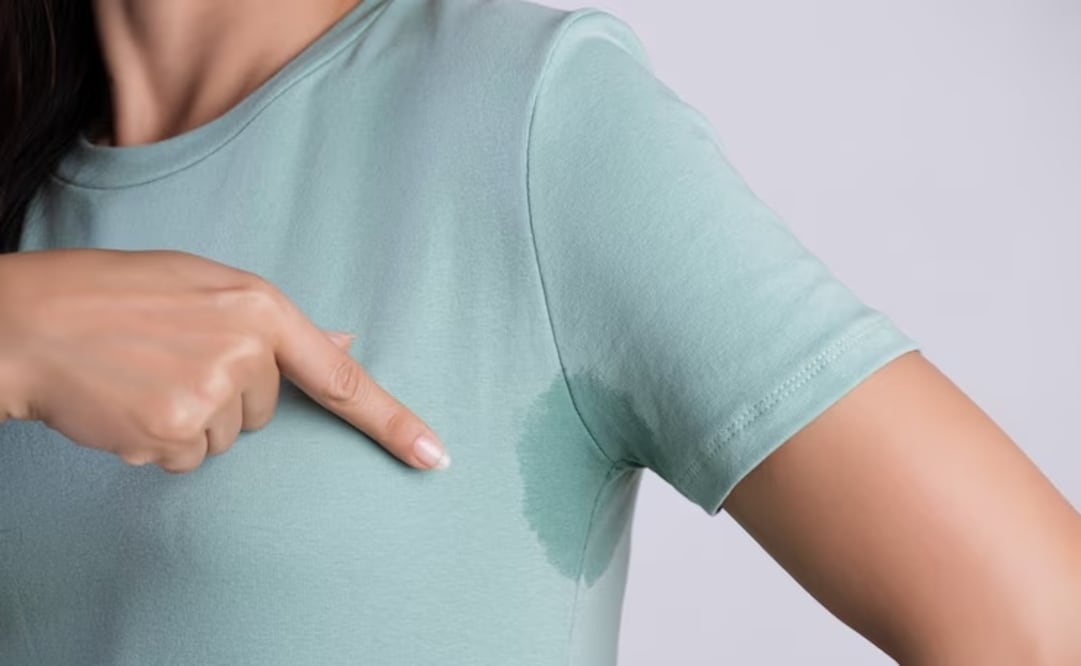 Olvídate del olor a sudor en tus prendas favoritas con estos hacks. Foto: Freepik