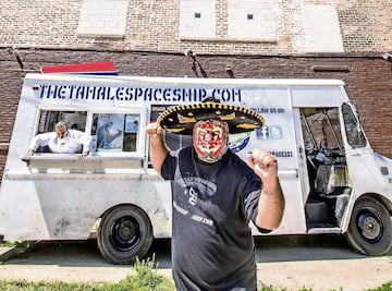 Mexican migrant's food truck takes over Chicago
