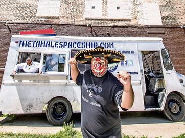 Mexican migrant's food truck takes over Chicago