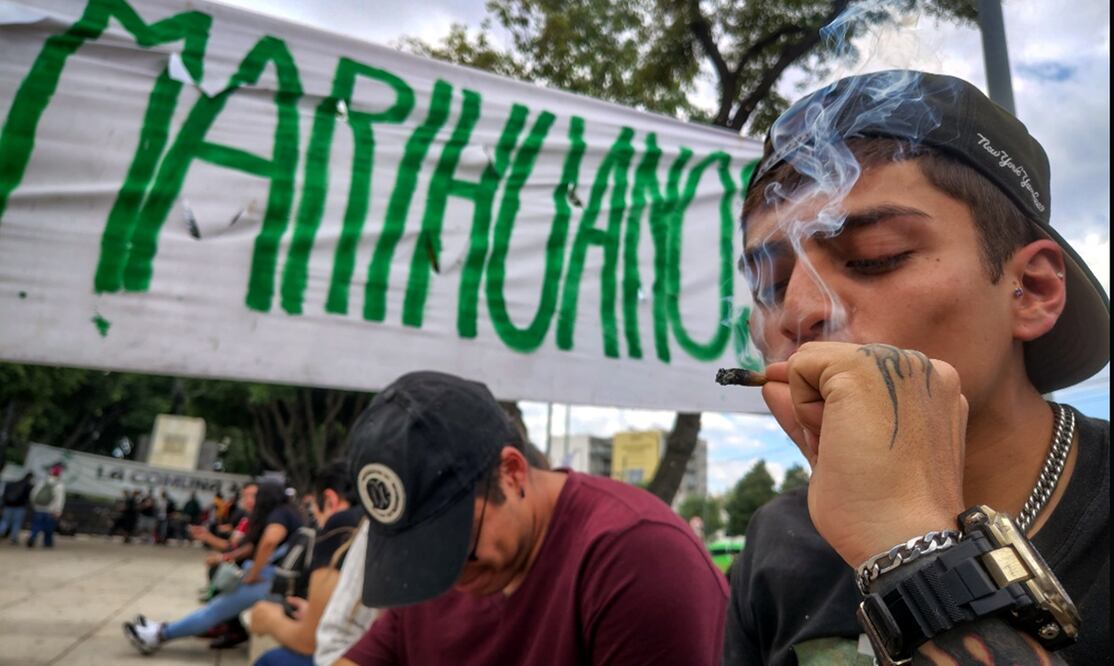 En la Glorieta a Simón Bolívar se encuentra otra zona conocida como la “isla cannábica”, para el consumo tolerado de marihuana en la Ciudad de México, el 6 de agosto de 2025. Foto: Luis Camacho/EL UNIVERSAL