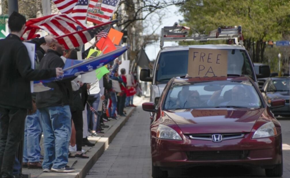 Protestan en Pensilvania contra el confinamiento por el coronavirus