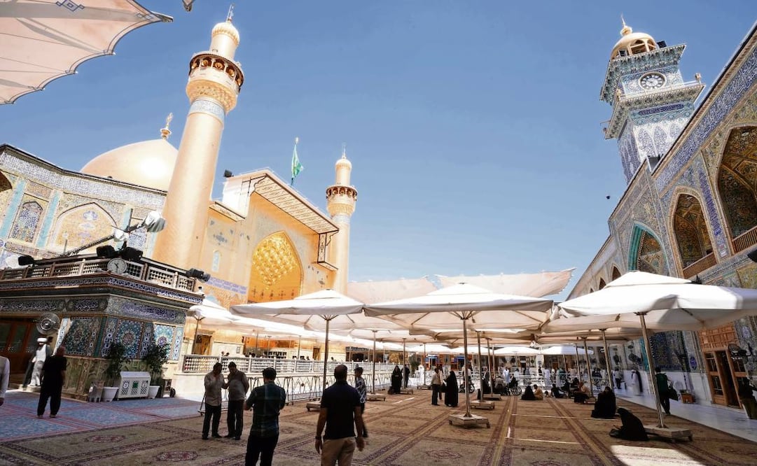 El santuario del Imam Ali en la Ciudad Vieja de Nayaf, Irak. El Fondo Monetario Internacional redujo su pronóstico de crecimiento para Medio Oriente y el Norte de África en 2026 a 1.1%. Foto: Qassem al-KAABI / AFP