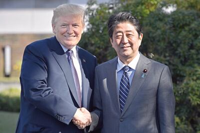 Trump y Abe hablan sobre Norcorea en juego de golf 