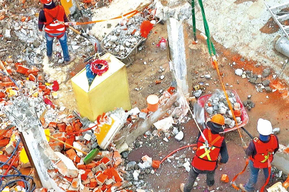 Trabajos. Restan ocho inmuebles más en proceso de retiro y que fueron catalogados en rojo. Foto: ARCHIVO EL UNIVERSAL