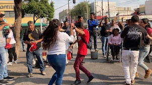 Con música y baile, comerciantes y compradores festejan el 39 aniversario del Mercado de Flores y Hortalizas de la Central de Abastos en Iztapalapa