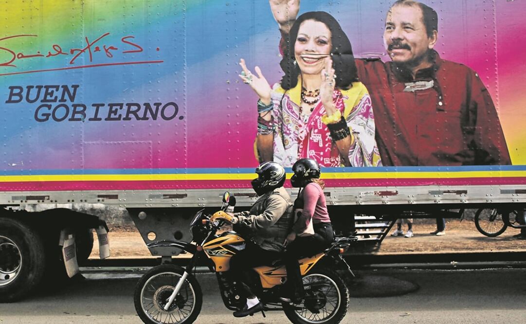 Pancarta del mandatario de Nicaragua, y candidato presidencial, Daniel Ortega, y su esposa y compañera de fórmula Rosario Murillo.