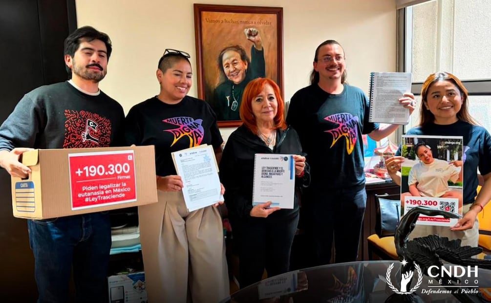 Rosario Piedra, presidenta de la CNDH se reúne con Samara Martínez, impulsora de la Ley Trasciende y otros activistas (18/09/2026). Foto: Especial