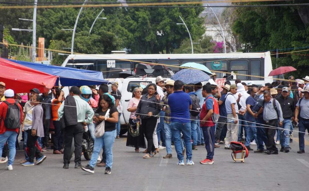 Sección 22 del SNTE rechaza decreto que establece apoyos para la condonación de adeudos, congelamiento de intereses, facilidades de pago a la vivienda a través del FOVISSSTE. (11/04/2025). Foto: Edwin Hernández / EL UNIVERSAL