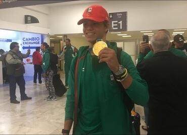 Regreso triunfal a México de medallistas en Lima 2019