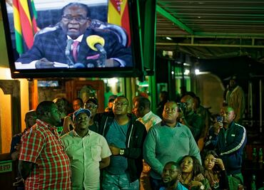 Presidente de Zimbabue se abstiene de renunciar en mensaje a la nación
