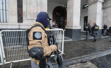 VIDEO: Fiscalía del Edomex realiza cateo en palacio municipal de Toluca 