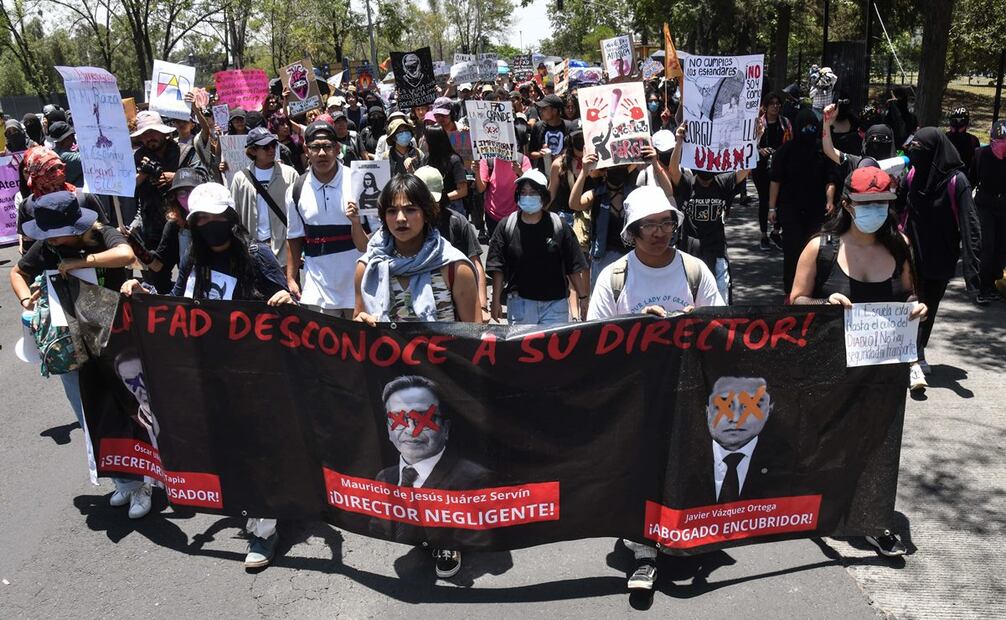 Estudiantes de la Universidad Nacional Autónoma de México (UNAM) realizaron una marcha de "Los Bigotes" rumbo a Rectoría por el incumplimiento de su demanda para destituir a Mauricio de Jesús Suárez, director de la Facultad de Artes y Diseño. Foto: Mario Jasso/ Cuartoscuro