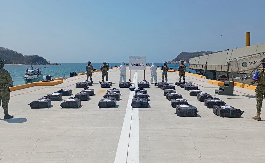 Aseguramiento de 63 bultos con cocaína en el Océano Pacífico. Foto: Especial