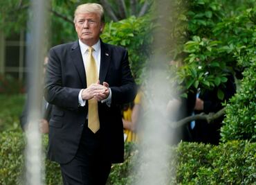 Dos fiscales que investigaron a Clinton defenderán a Trump en juicio político