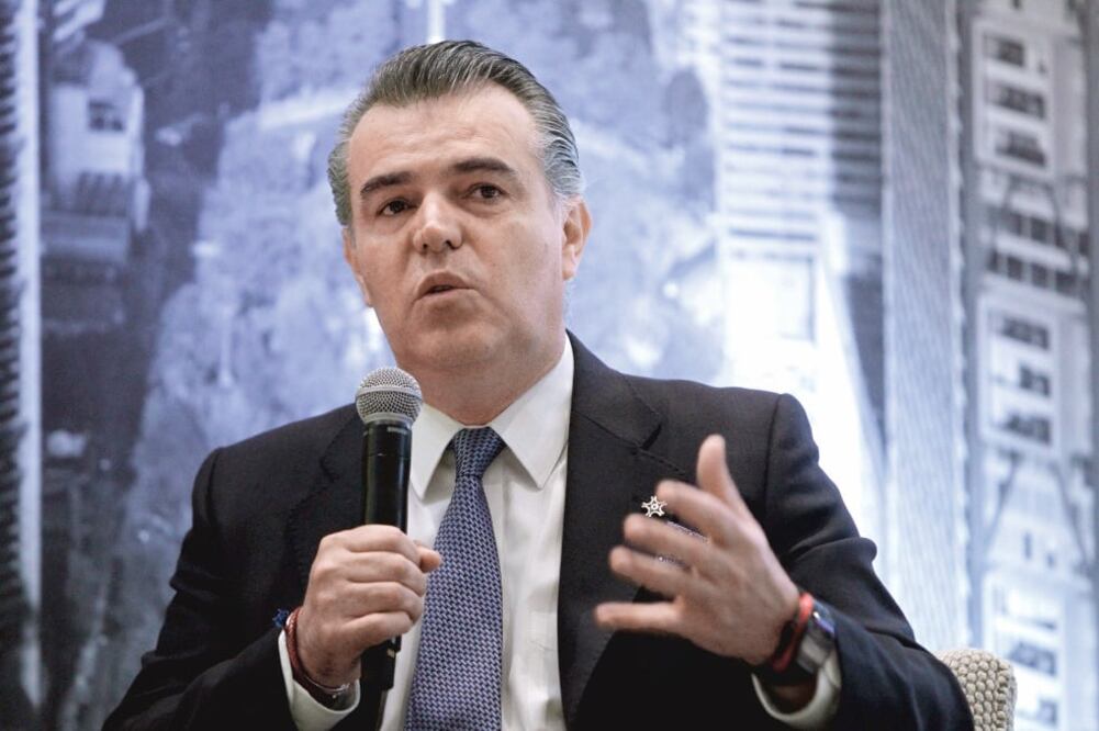 Llamado. El presidente de la Concamin, Francisco Cervantes, afirmó que “es hora de cambiar y de hacerlo en forma concertada (ARCHIVO EL UNIVERSAL)