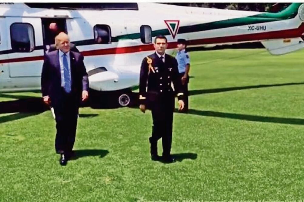 En sus redes sociales, Donald Trump posteó un video de su llegada en helicóptero a Los Pinos. Horas después, escribió que México pagaría por el muro, a lo que el Presidente replicó (IMAGEN TOMADA DE TWITTER)