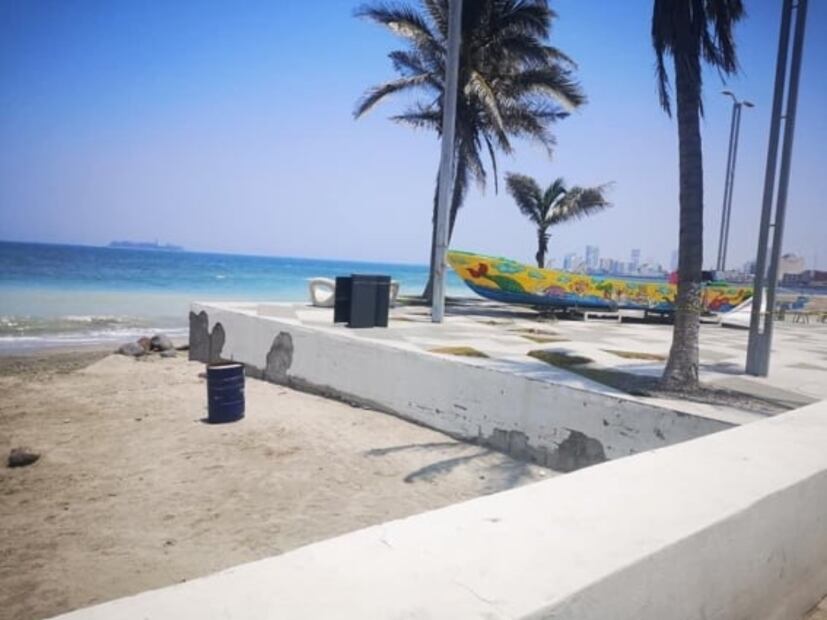 Sin turistas, el mar del puerto de Veracruz se torna azul turquesa 