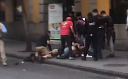 Videos. Ciudadanos someten y golpean a delincuentes que desataron balacera en Centro Histórico