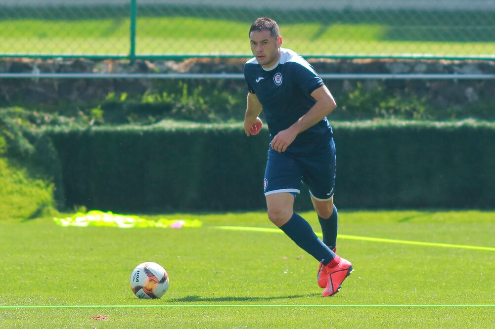 Pablo Aguilar durante el entrenamiento de Cruz Azul. FOTO/IMAGO7