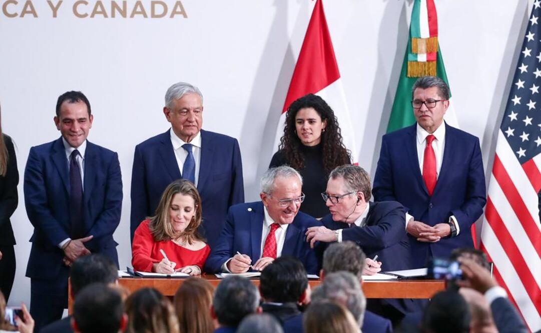 AMLO participó como testigo de honor en la firma del protocolo modificatorio del acuerdo comercial entre las tres naciones. Foto: Diego Simón Sánchez / EL UNIVERSAL