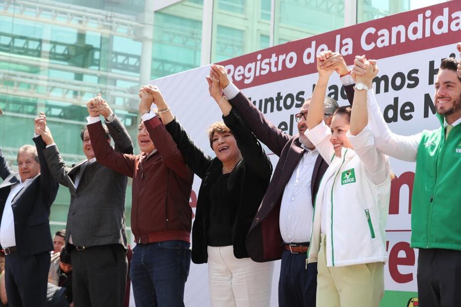Delfina Gómez Álvarez entregó su solicitud de registro como candidata de la alianza Juntos Hacemos Historia. FOTO: Jorge Alvarado/ EL UNIVERSAL/