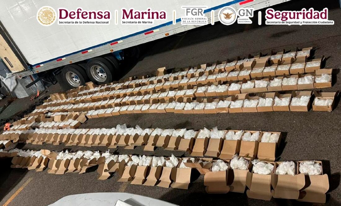 Fuerzas federales detienen a conductor de tractocamión que transportaba más de una tonelada de metanfetamina. Foto: Especial