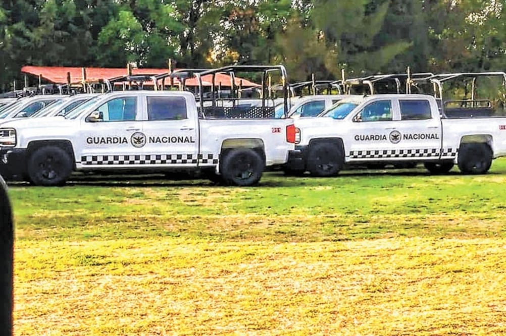 Camionetas tipo Cheyenne doble cabina que pertenecían al Ejército fueron pintadas de blanco y rotuladas con el logotipo de la Guardia. Foto: ESPECIAL