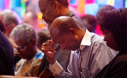 Miles participan en vigilia por afroamericano asesinado en Louisiana