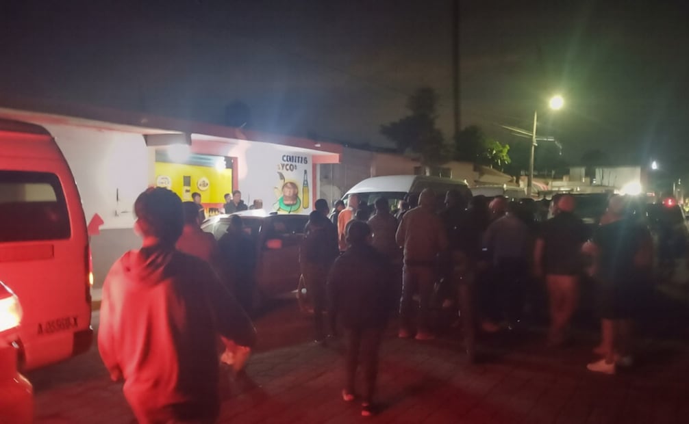 Muere hombre que presuntamente intentó asaltar unidad de transporte público en Tlaxcala; habría sido linchado.
Foto: Especial.