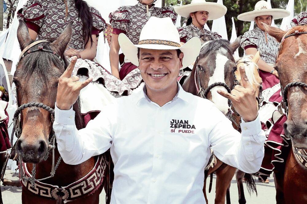 Apoyo a campesinos. En su visita a San Salvador Atenco, Juan Zepeda dijo que pretende tecnificar el campo (ESPECIAL)