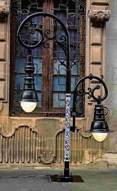 La colocación de iluminación monumental en el Centro Histórico es uno de los proyectos que se potencializaron con el Mundial. Estará en 134 calles y se alumbrarán las fachadas de 15 edificios emblemáticos. Fotos: Carlos Mejía y Santiago Reyes / EL UNIVERSAL