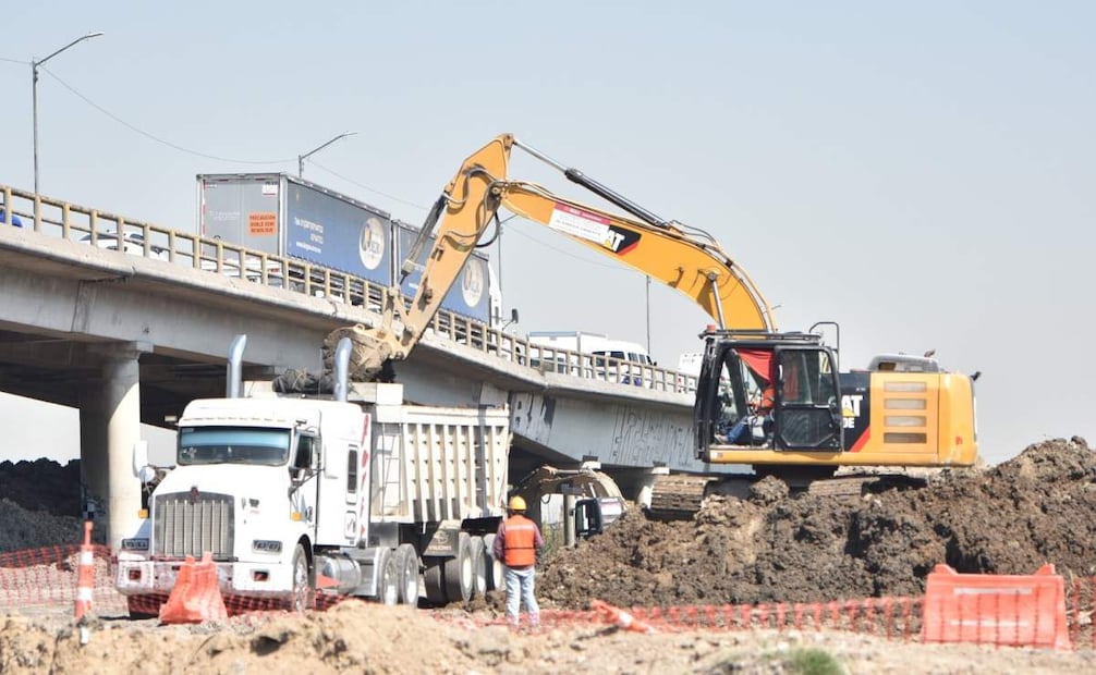 Construcción de Los Puentes de Alameda Oriente en el Periférico Oriente. Foto: Especial