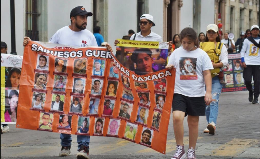 Colectivos de búsqueda de personas desaparecidas en Oaxaca marcharon en la capital del estado en el marco del Día Internacional de las Víctimas de Desaparición Forzada, el sábado 30 de agosto de 2025. Foto: Edwin Hernández/EL UNIVERSAL