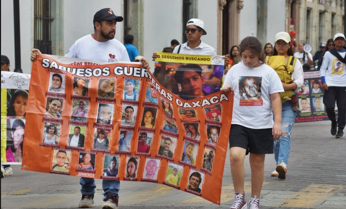 Colectivos de búsqueda de personas desaparecidas en Oaxaca marcharon en la capital del estado en el marco del Día Internacional de las Víctimas de Desaparición Forzada, el sábado 30 de agosto de 2025. Foto: Edwin Hernández/EL UNIVERSAL