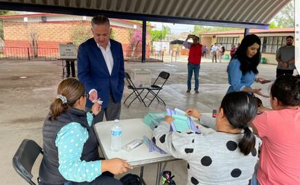 Santiago Nieto emite su voto en Querétaro; llama a fortalecer la democracia con participación ciudadana