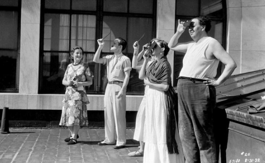 Diego Rivera y Frida Kahlo presenciando un eclipse en Estados Unidos. Foto: ©️ Detroit Institute of Arts.