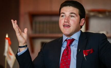 INE desecha multa a Samuel García por "omitir" gastos de 28 espectaculares 