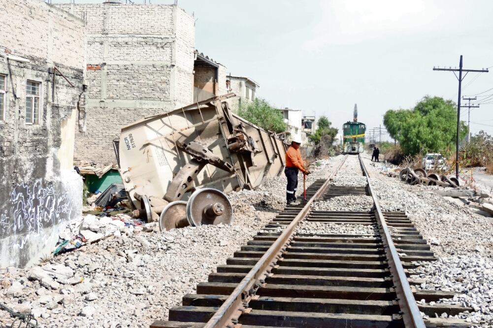 En el accidente que involucró un vagón de ferrocarril fallecieron cinco personas. (JUAN MANUEL BARRERA. EL UNIVERSAL)