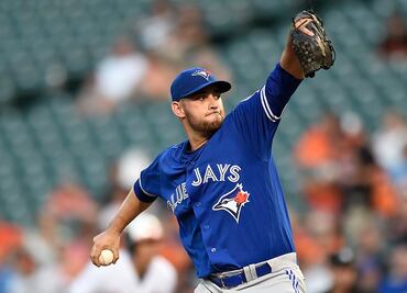 Marco Estrada logra el triunfo con Toronto