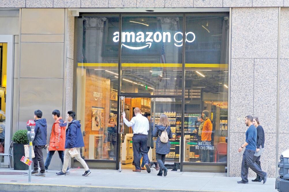 Pionero. Amazon abrió 10 negocios con tecnología sin filas, llamados Amazon Go, en Chicago, San Francisco y Seattle. Foto: ERIC RISBERG. AP