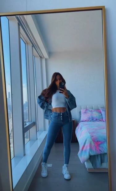 Yanet García regresa los jeans de botones a la cintura