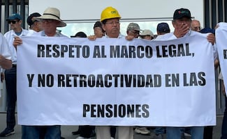 Extrabajadores de la CFE en Yucatán protestan contra "tope a pensiones doradas"; acusan riesgo económico