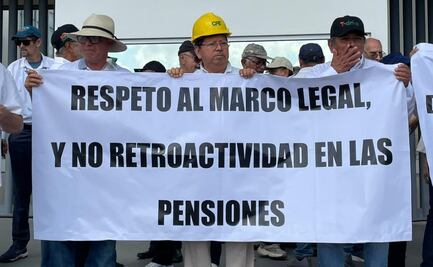 Extrabajadores de la CFE en Yucatán protestan contra "tope a pensiones doradas"; acusan riesgo económico