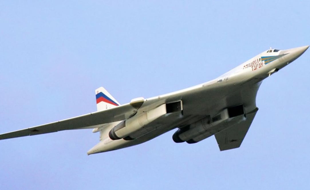 Este bombardero de 275 toneladas en el momento del despegue, y tripulado por 4 personas, tiene una capacidad de carga de 40 toneladas de armamento. Foto: AFP