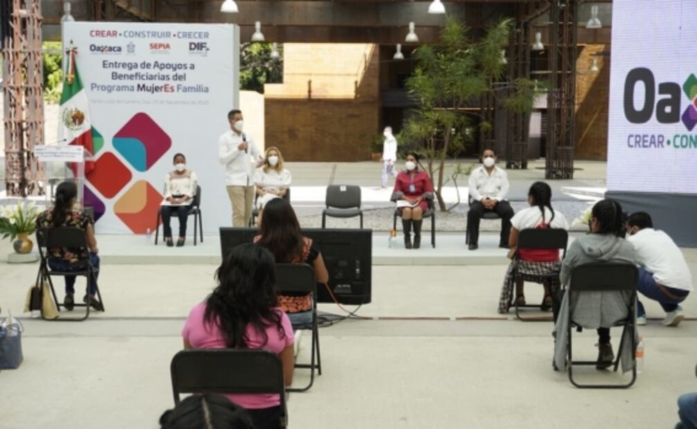 Mujeres indígenas y afromexicanas de Oaxaca reciben recursos para afrontar pandemia