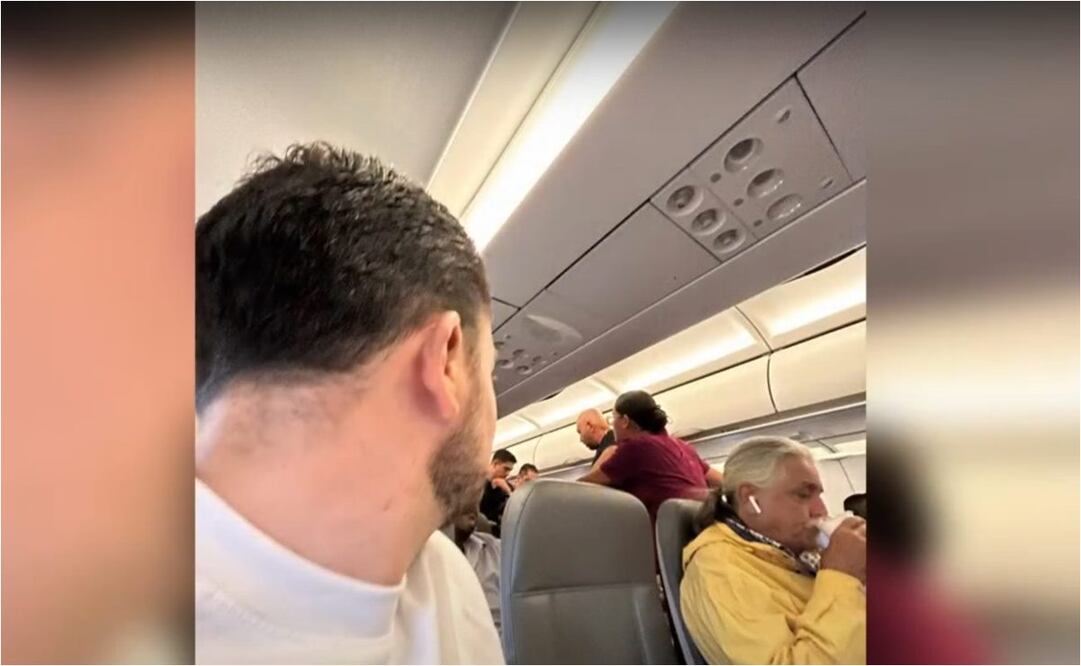 Médico del IMSS salva la vida de pasajero en pleno vuelo. Foto: IMSS