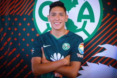 ¿Qué está inhalando Edson Álvarez?