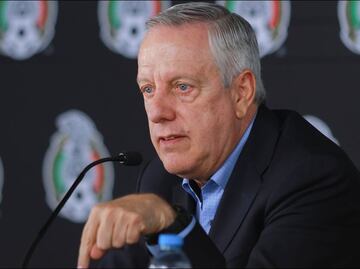 La peculiar campaña de Arturo Brizio para defender a sus árbitros